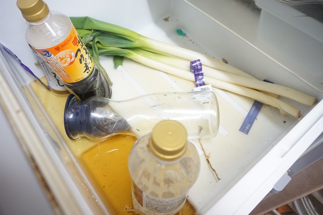 あずき.さんち。「野菜室、大洪水」