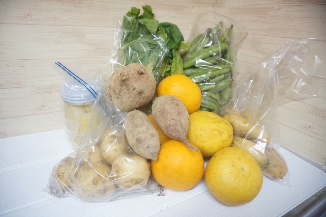 あずき.さんち。「救援物資（？）」